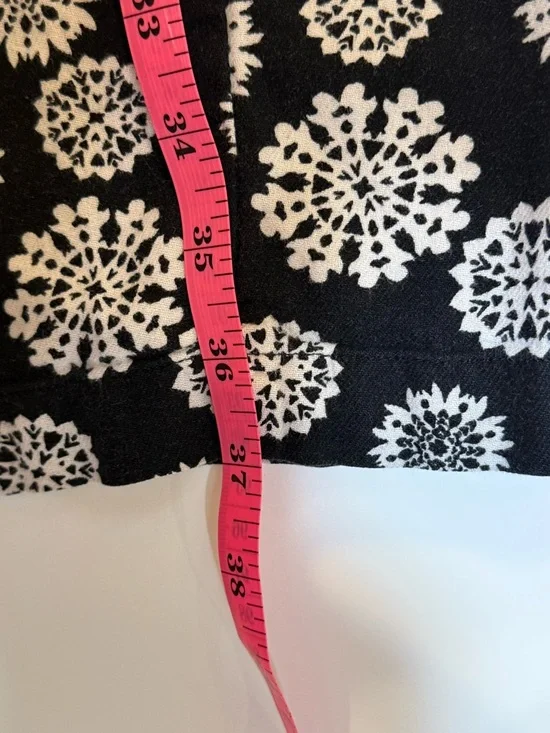 Old Navy Snowflake pajama pants size medium - Picture 4 of 6